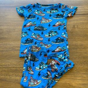 Posh Peanut 2T Sneaker pajama set